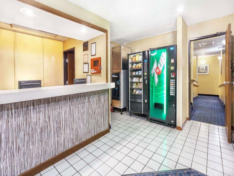 Magnuson Hotel Fort Wayne North - Coliseum Extérieur photo